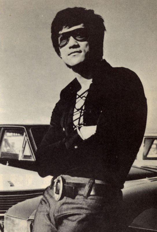 《李小龙GIF动态<em>图片</em>》来自互联网[<em>压缩包</em>] - V