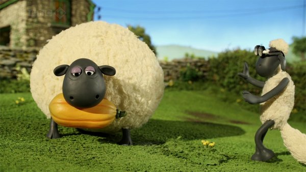 简介: 【片名】小羊肖恩(Shaun The Sheep) 【字幕】无 【集数】20+ 【格式】MKV+AVI 【内容介绍】 这部英国黏土动画曾赢得国际艾美奖。故事主要讲述一只小绵羊和伙伴们在牧场的生活故事。它们不是那种兢兢业业吃草长毛的乖乖羊,而是调皮捣蛋又活泼好动的棉花糖,生活充满了快乐生趣。有时运动运动,或者和一墙之隔的三只小猪较劲,它们兴趣广泛,拿卷心菜当足球踢,自发水彩画课程,集体泡澡等等等等。羊儿们常用些异想天开的主意,搞笑可爱的故事就这样发生了一个又一个 目前第三季又回来了,同样是在CB
